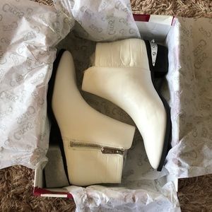 Brand new Sam Edelman White Booties